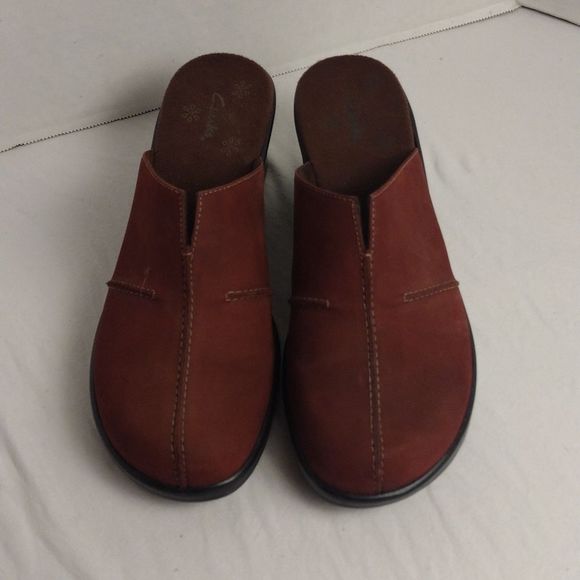 Clarks Mule SlipOn Clog Burgundy Size 7 Like New Burgundy Mule Clark Shoe Size 7 - Picture 7 of 8